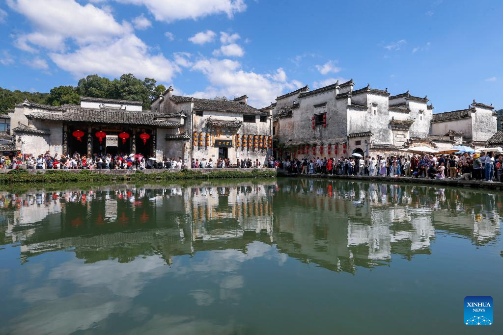 China saw 765 million domestic tourist trips during 7-day holiday