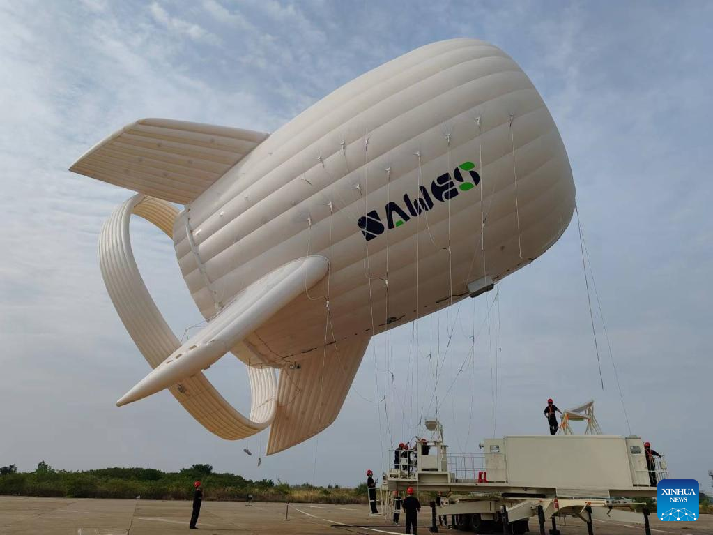 China's self-developed airship harvests wind power at record height