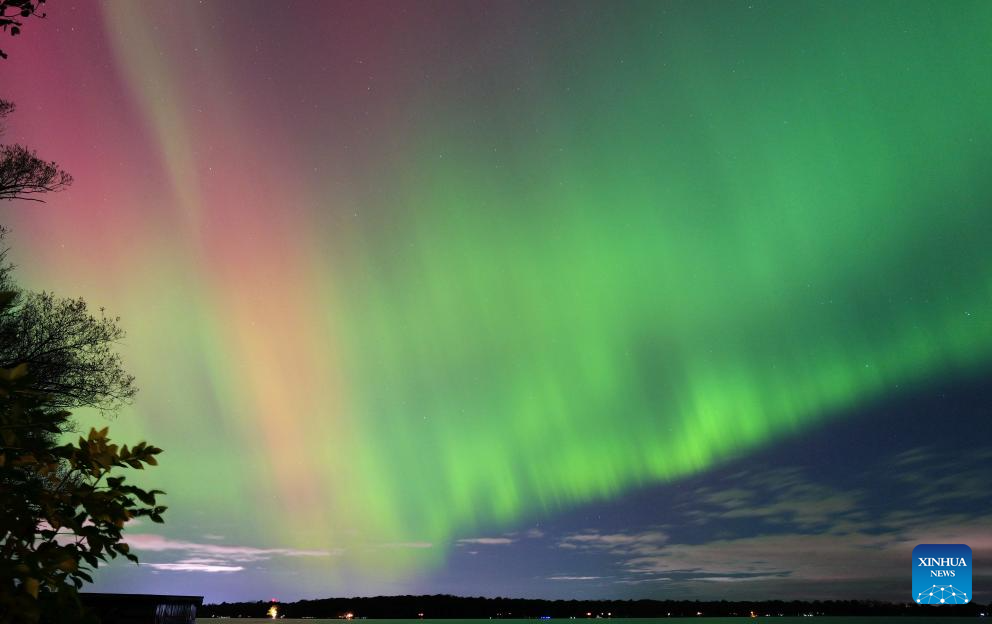 Aurora seen in Lake Simcoe, Canada