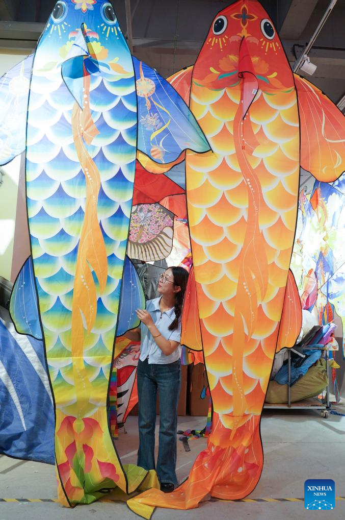 Kite industry thrives in Weifang, east China's Shandong