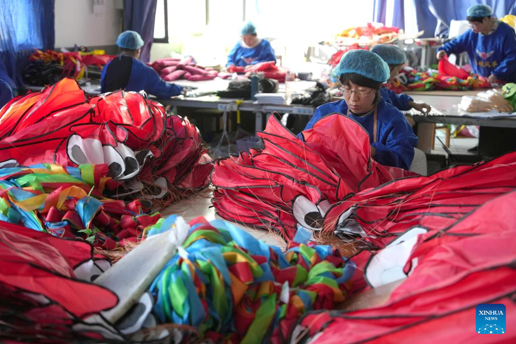 Kite industry thrives in Weifang, east China's Shandong