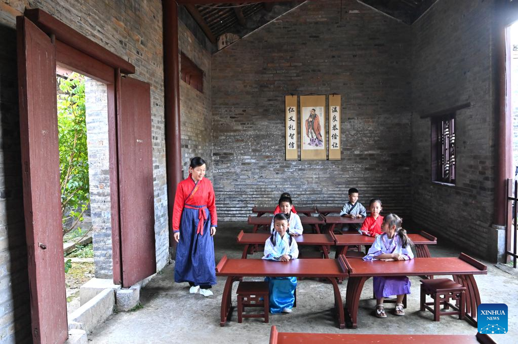 Traditional village in S China turns tourist attraction, hot spot for study tours