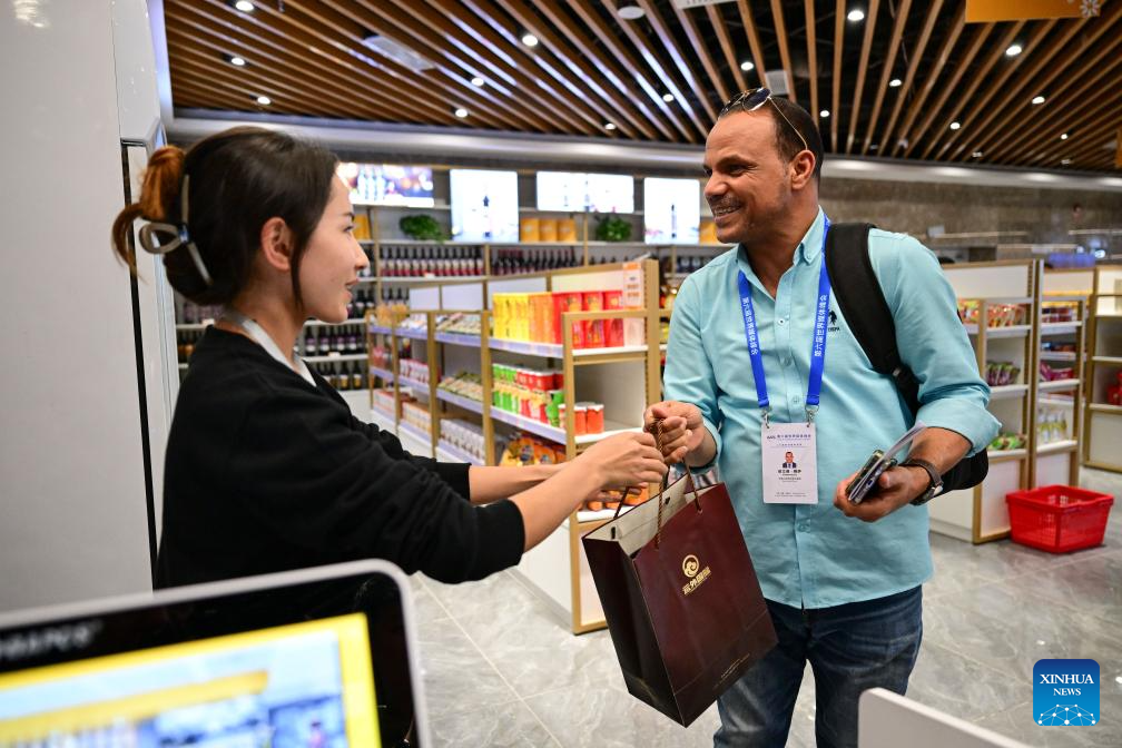 Attendees of 6th World Media Summit visit Xinjiang