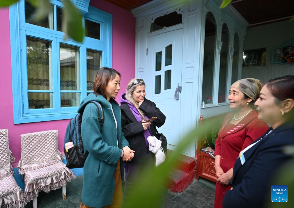 Attendees of 6th World Media Summit visit Xinjiang