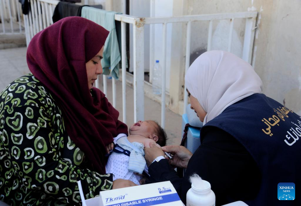 Lebanese children vaccinated in Syria