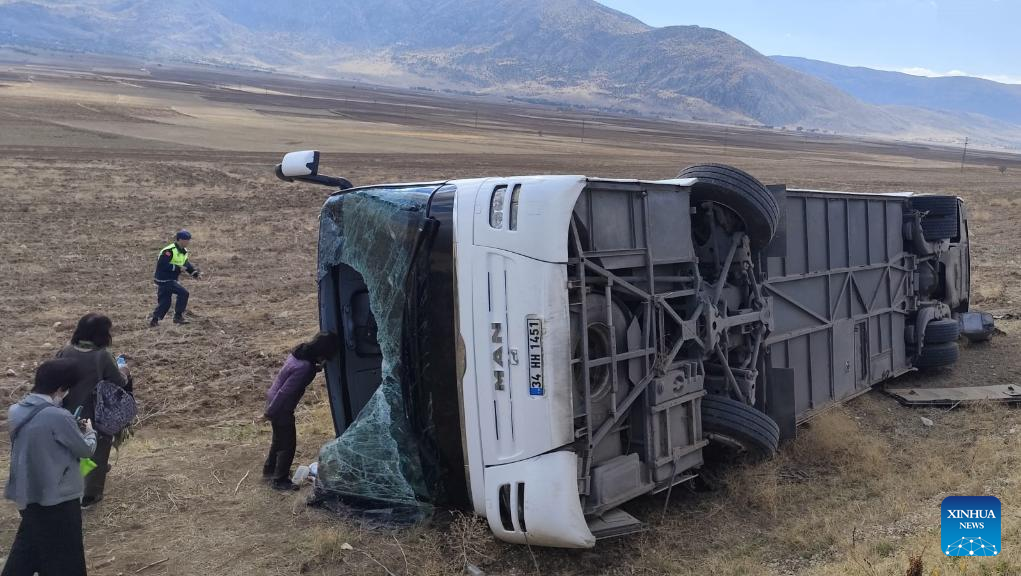 22 injured after bus carrying Japanese tourists overturns in central Türkiye