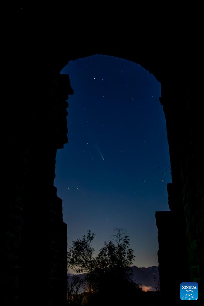 Comet C/2023 A3 seen above Great Wall in Beijing