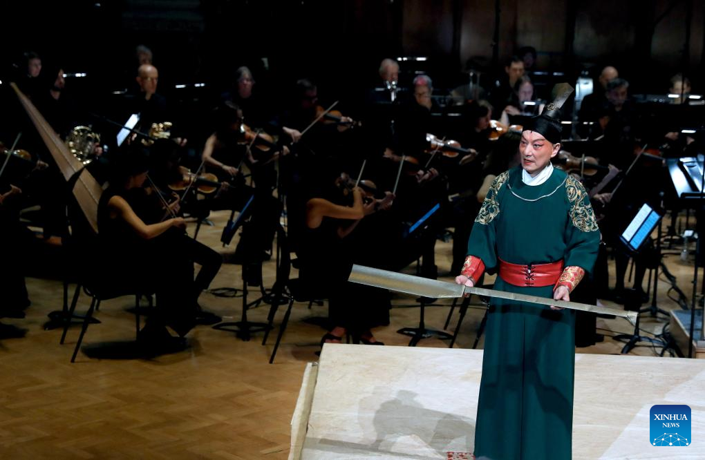 Chinese drama merges Western symphony, Peking Opera to tell paper-making legend