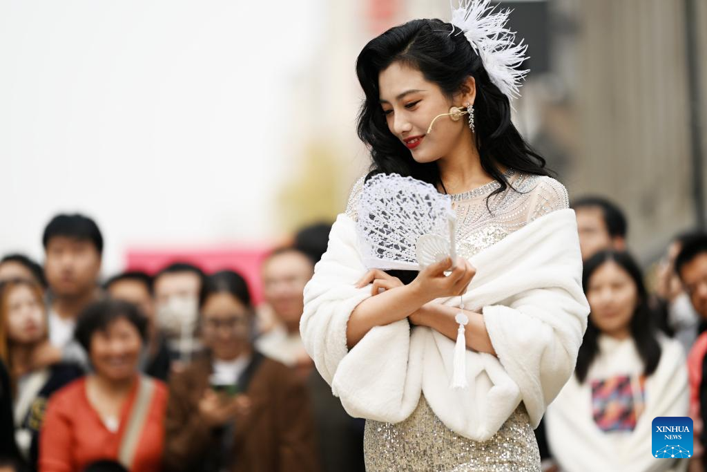 Chinese classic drama performed at commercial street in Tianjin, N China