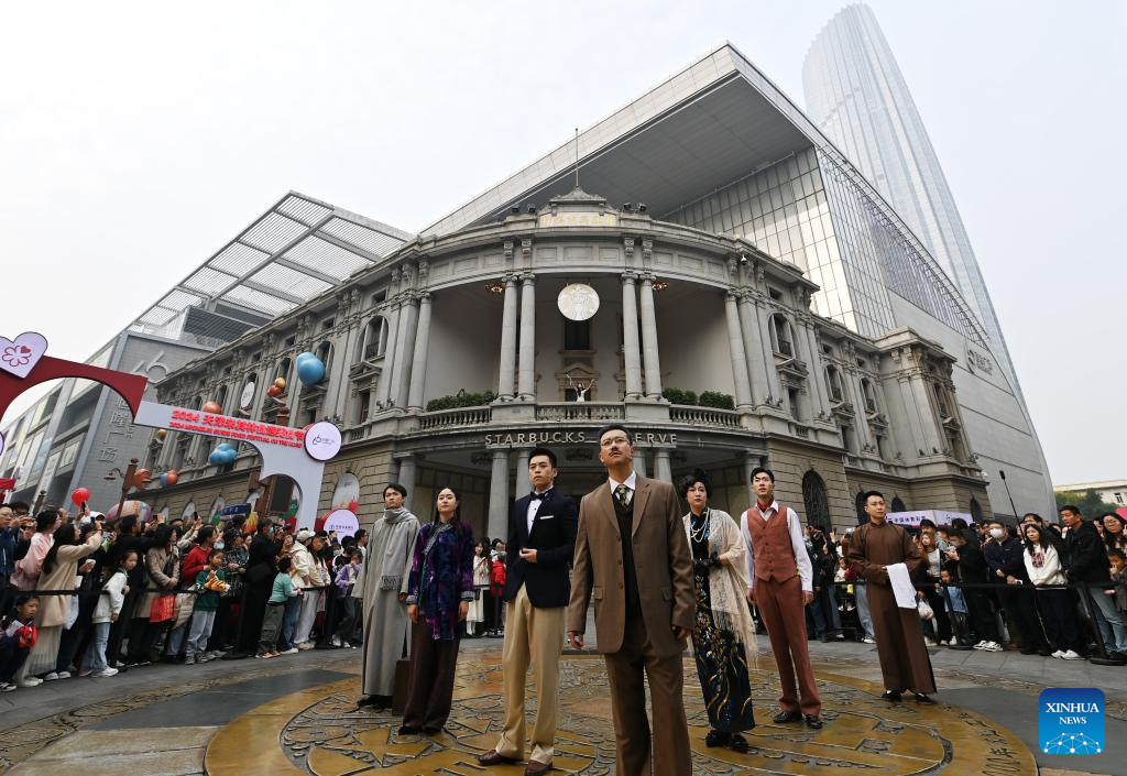 Chinese classic drama performed at commercial street in Tianjin, N China