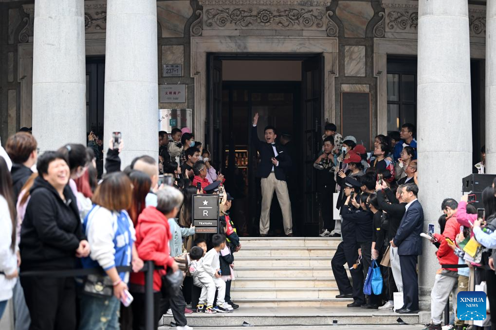 Chinese classic drama performed at commercial street in Tianjin, N China