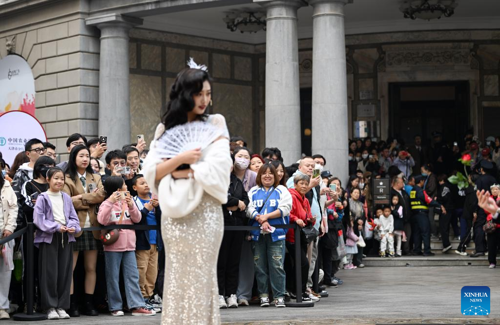 Chinese classic drama performed at commercial street in Tianjin, N China