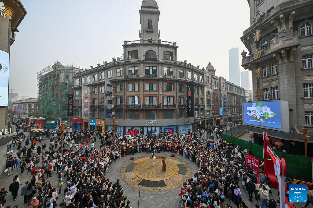 Chinese classic drama performed at commercial street in Tianjin, N China