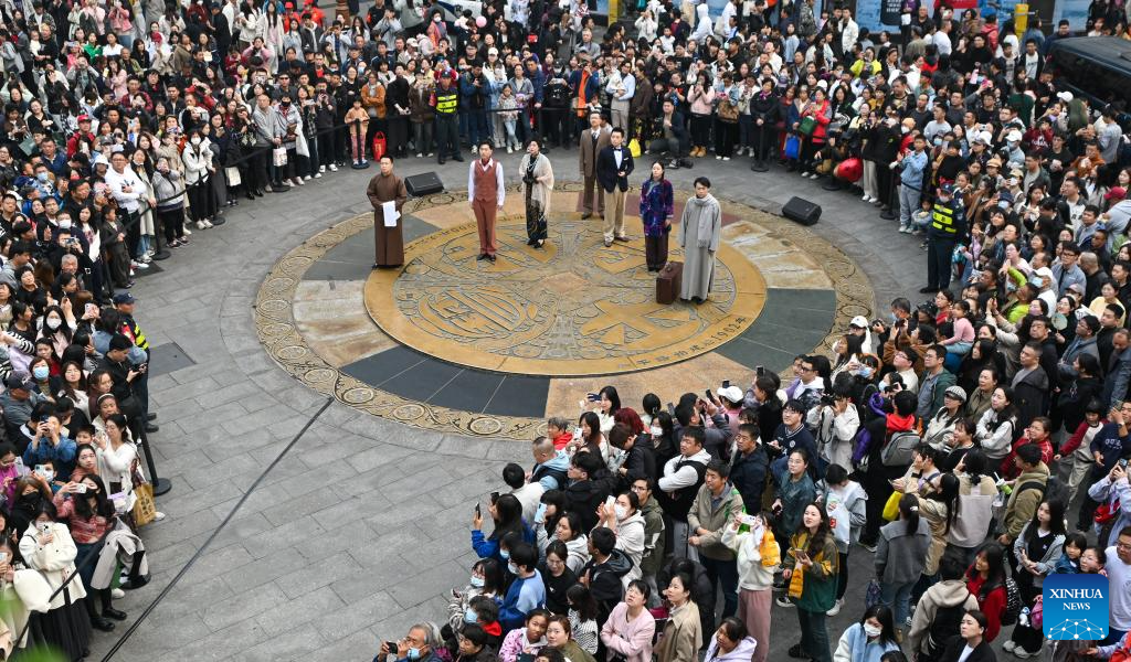 Chinese classic drama performed at commercial street in Tianjin, N China