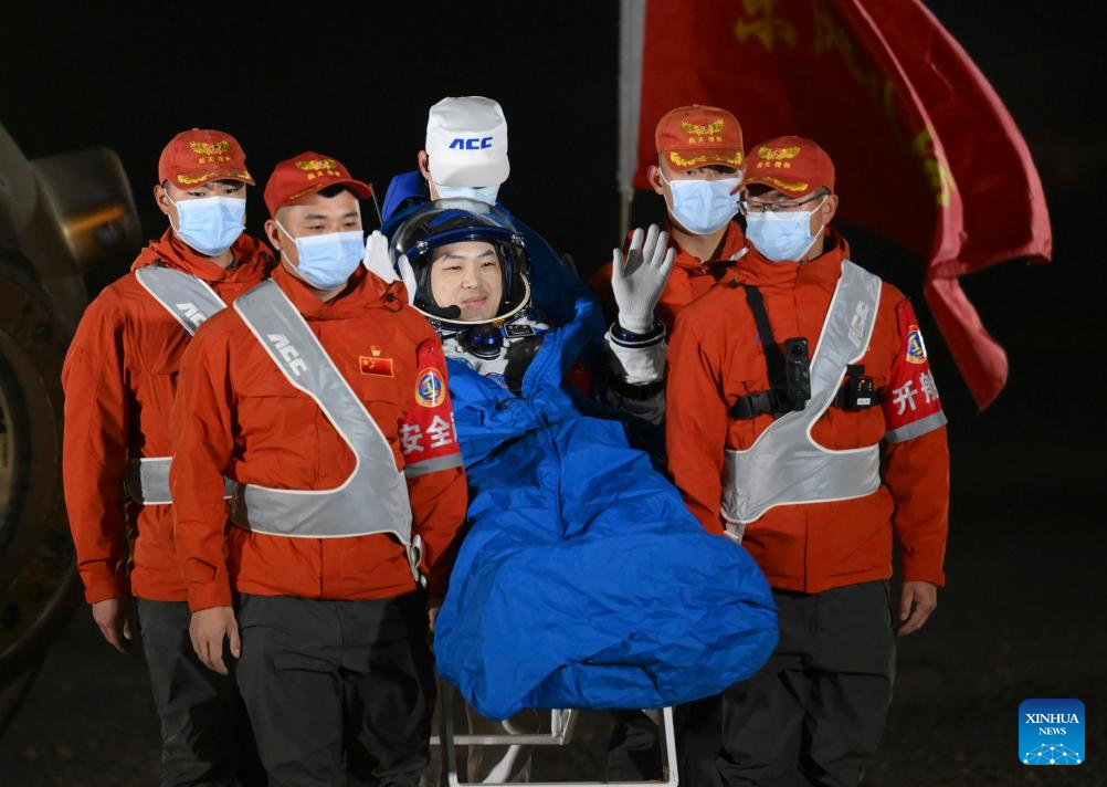 Chinese astronauts return to Earth safely, experiencing busy, joyful space life