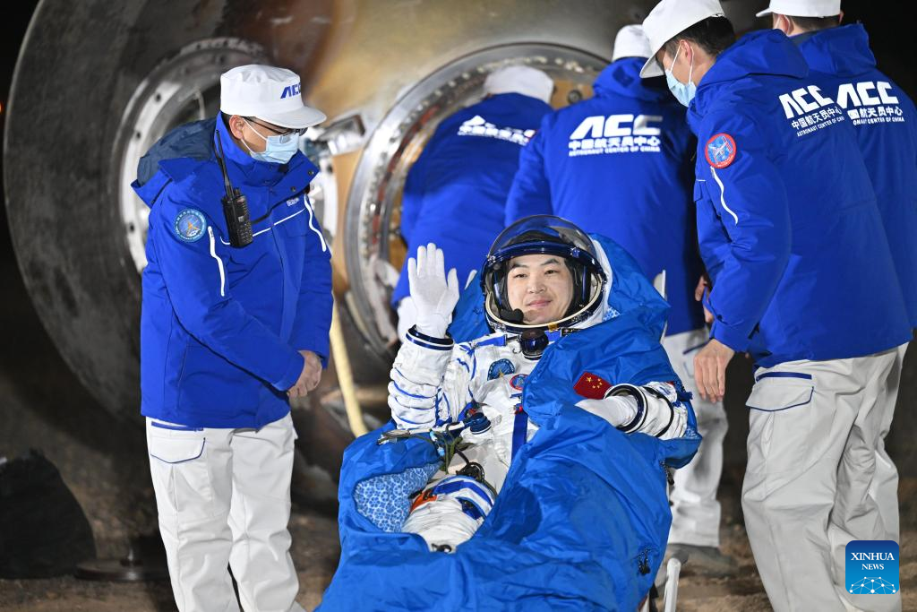 Chinese astronauts return to Earth safely, experiencing busy, joyful space life