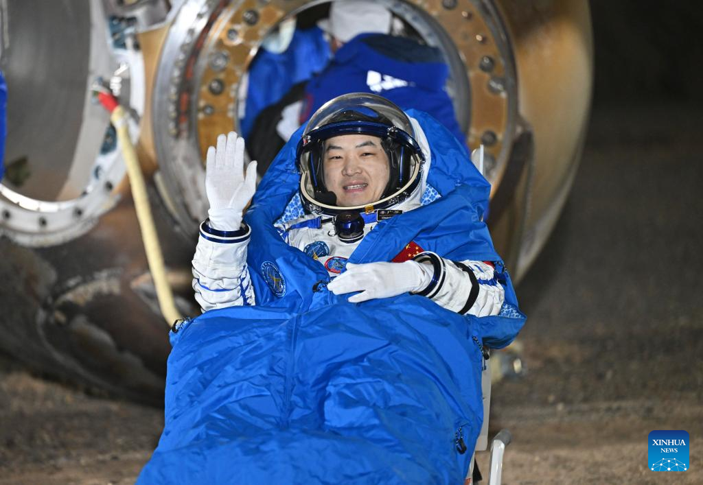 Chinese astronauts return to Earth safely, experiencing busy, joyful space life