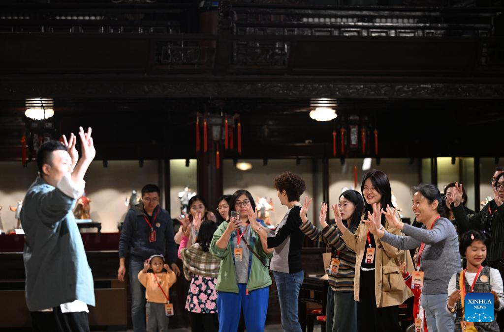 Interactive opera show of Guangdong Guild Hall attracts visitors in Tianjin