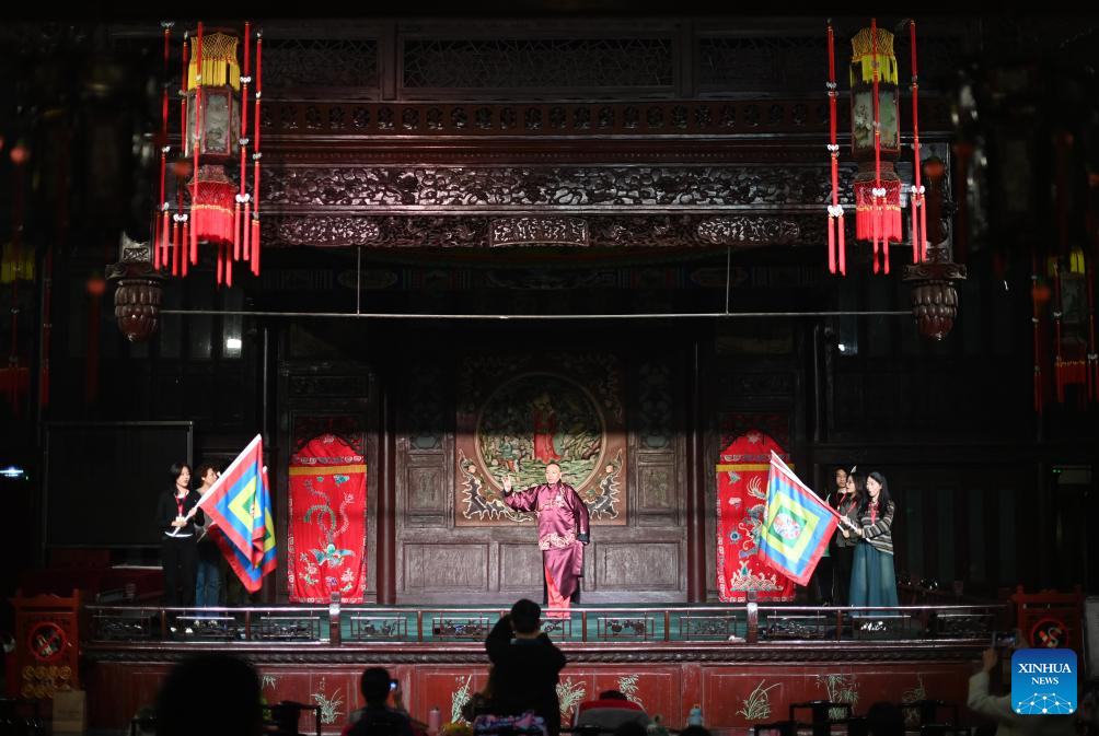 Interactive opera show of Guangdong Guild Hall attracts visitors in Tianjin