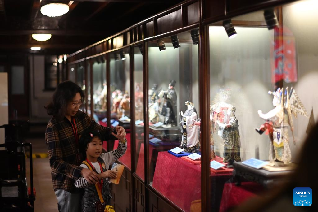 Interactive opera show of Guangdong Guild Hall attracts visitors in Tianjin