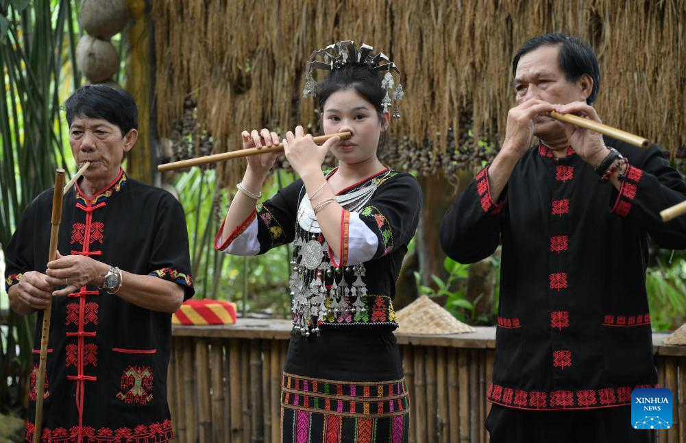 Hainan's tourism area dedicated to promoting culture of Li ethnic minority