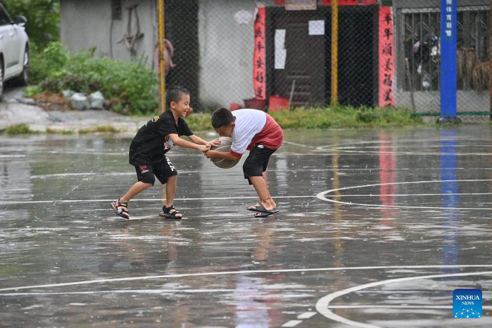 A glimpse of life in rainy days in Wuying Village, S China