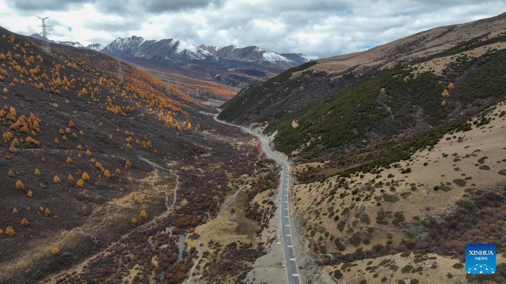 Scenery of Sichuan-Xizang highway in SW China