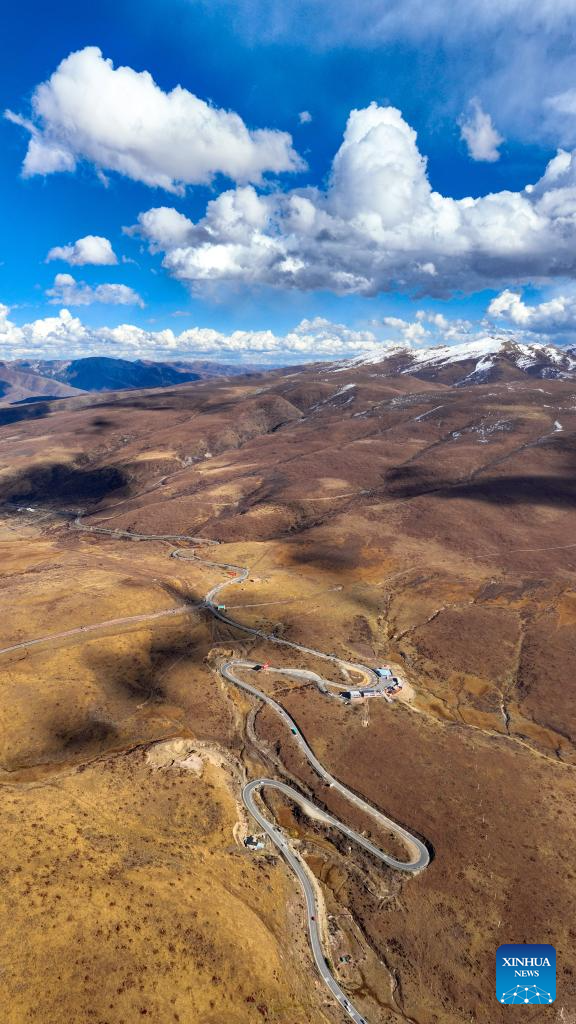 Scenery of Sichuan-Xizang highway in SW China