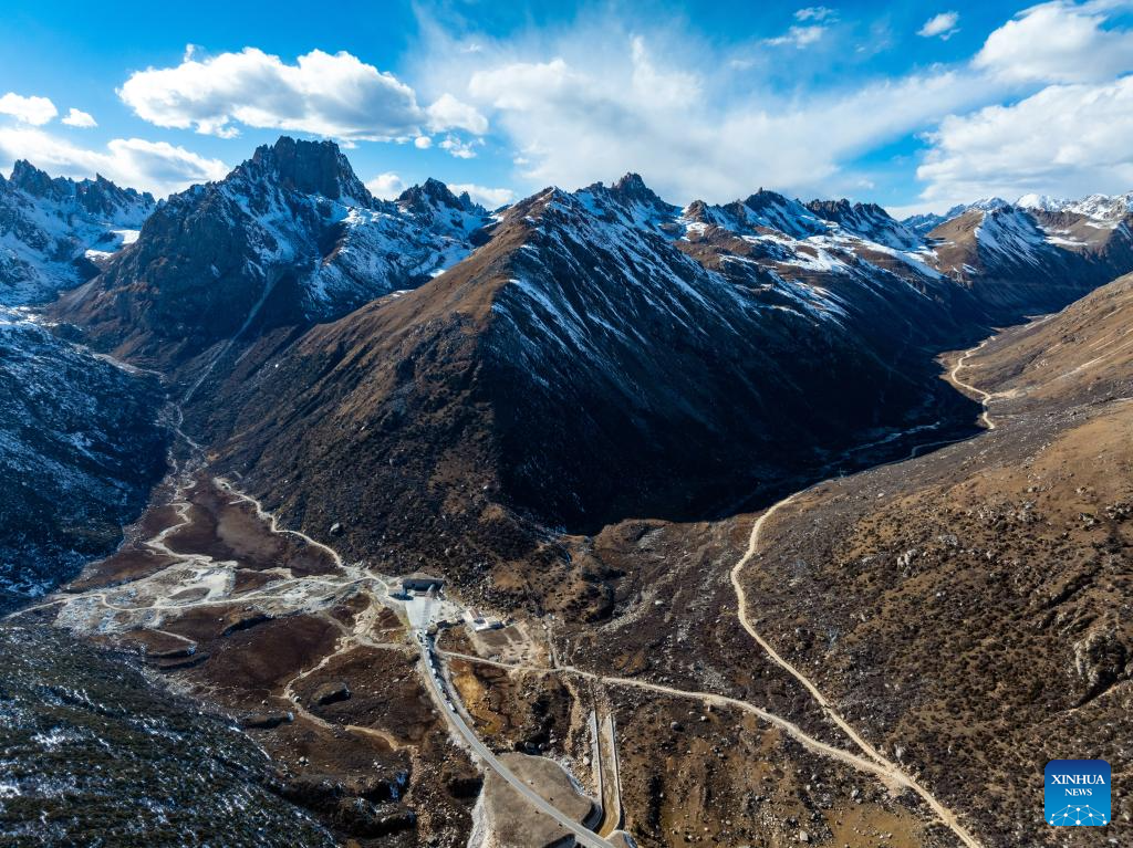 Scenery of Sichuan-Xizang highway in SW China