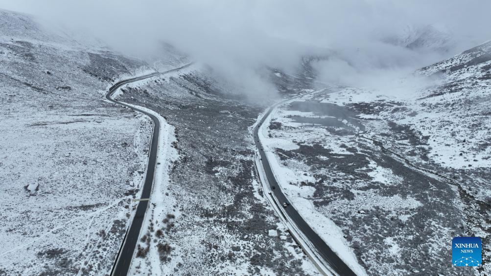 Scenery of Sichuan-Xizang highway in SW China