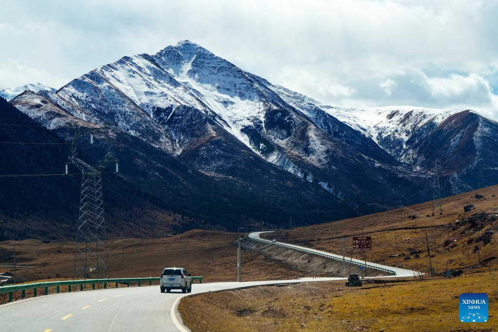 Scenery of Sichuan-Xizang highway in SW China