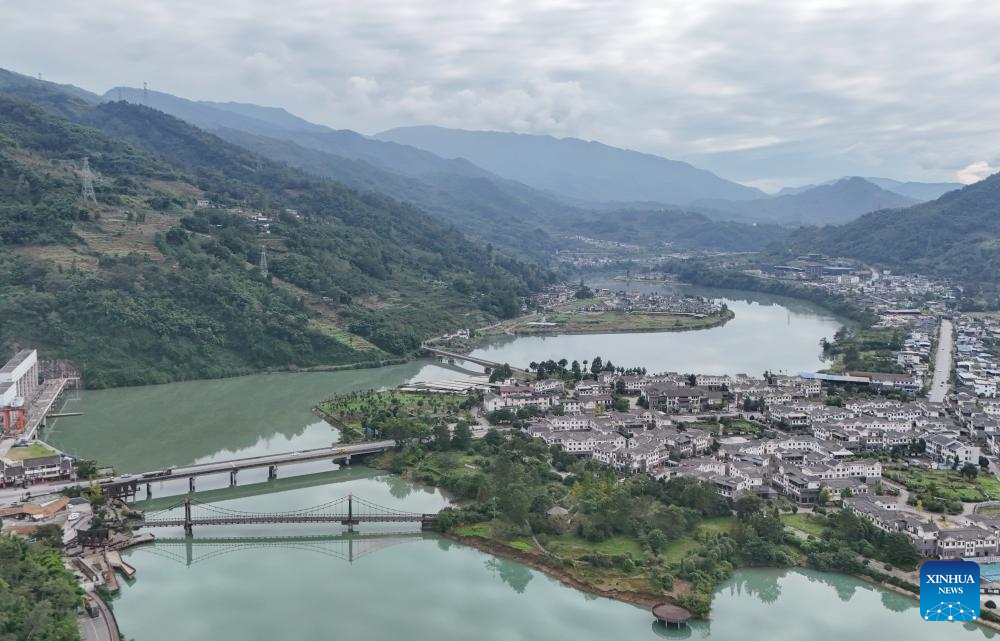 Scenery of Sichuan-Xizang highway in SW China