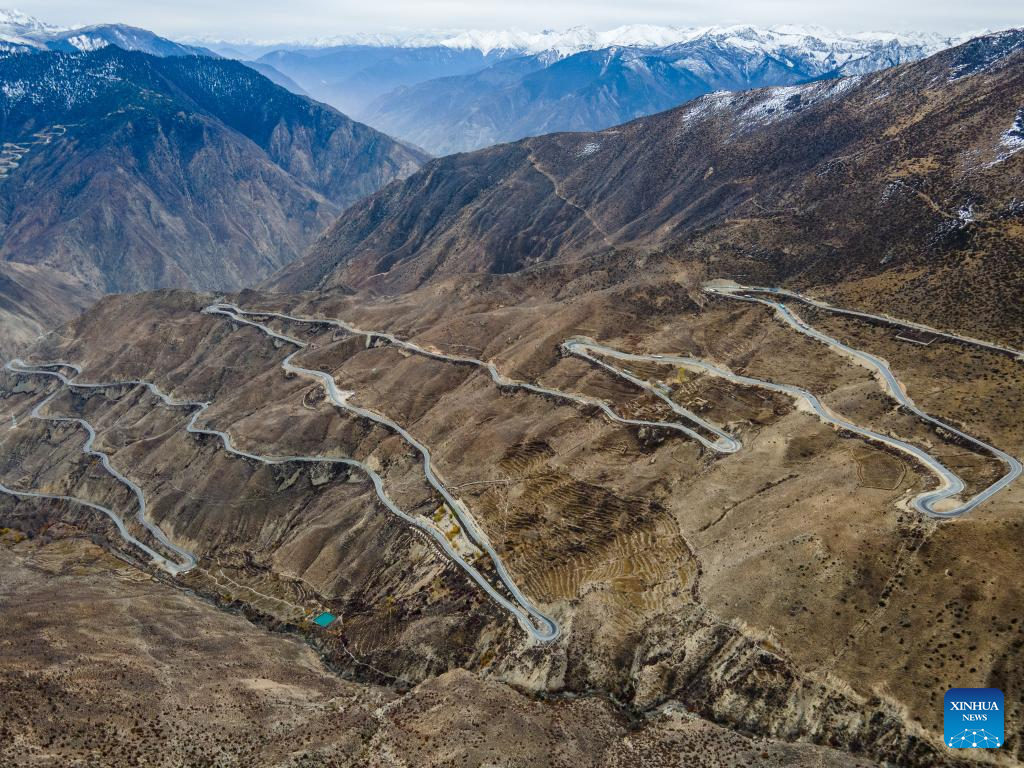 Scenery of Sichuan-Xizang highway in SW China