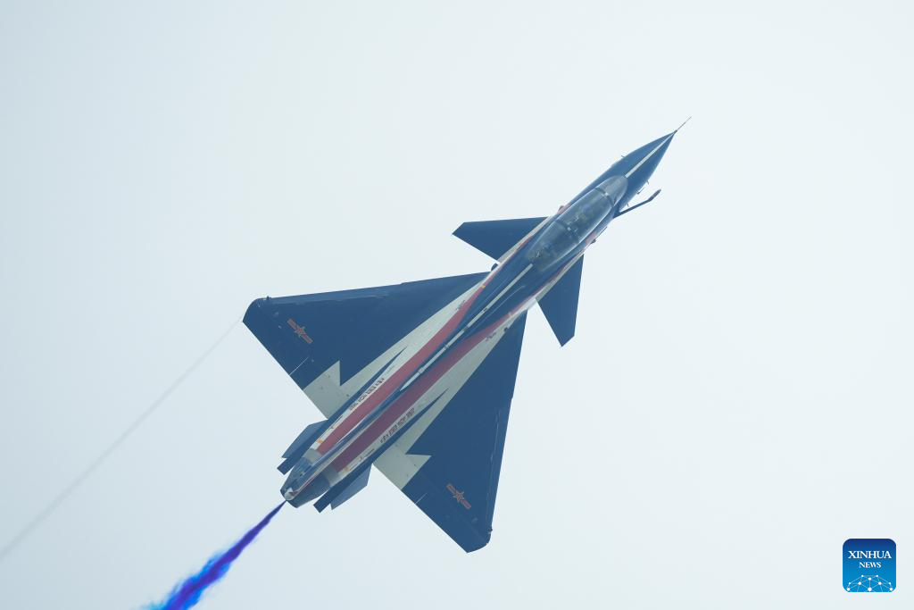 Aircraft conduct adaptive training for Airshow China in Zhuhai