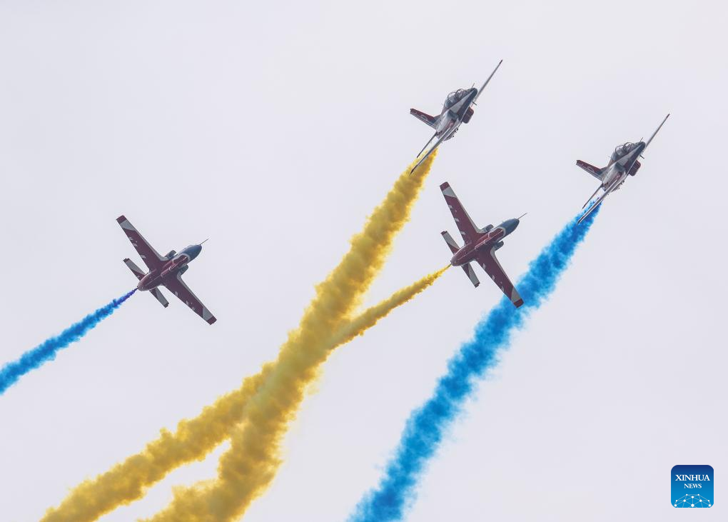 Aircraft conduct adaptive training for Airshow China in Zhuhai