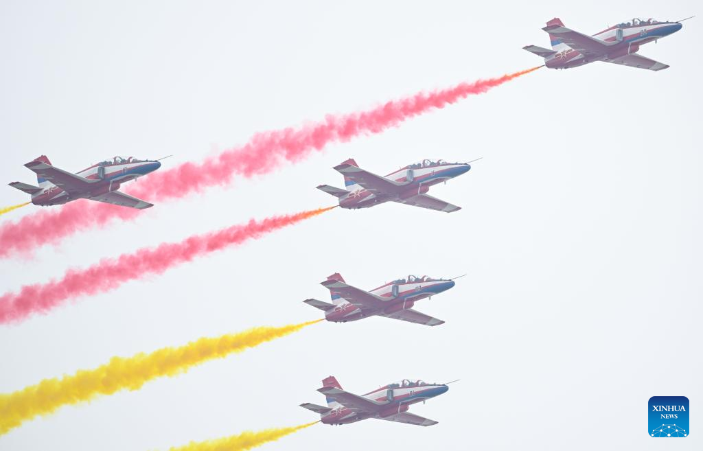 Aircraft conduct adaptive training for Airshow China in Zhuhai