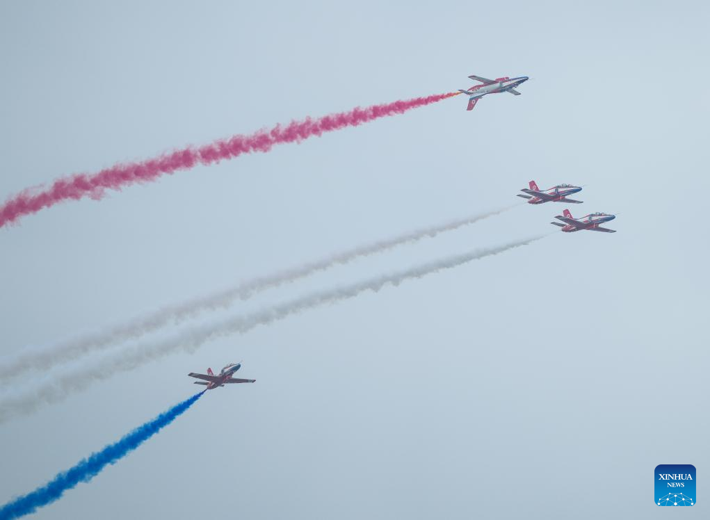 Aircraft conduct adaptive training for Airshow China in Zhuhai