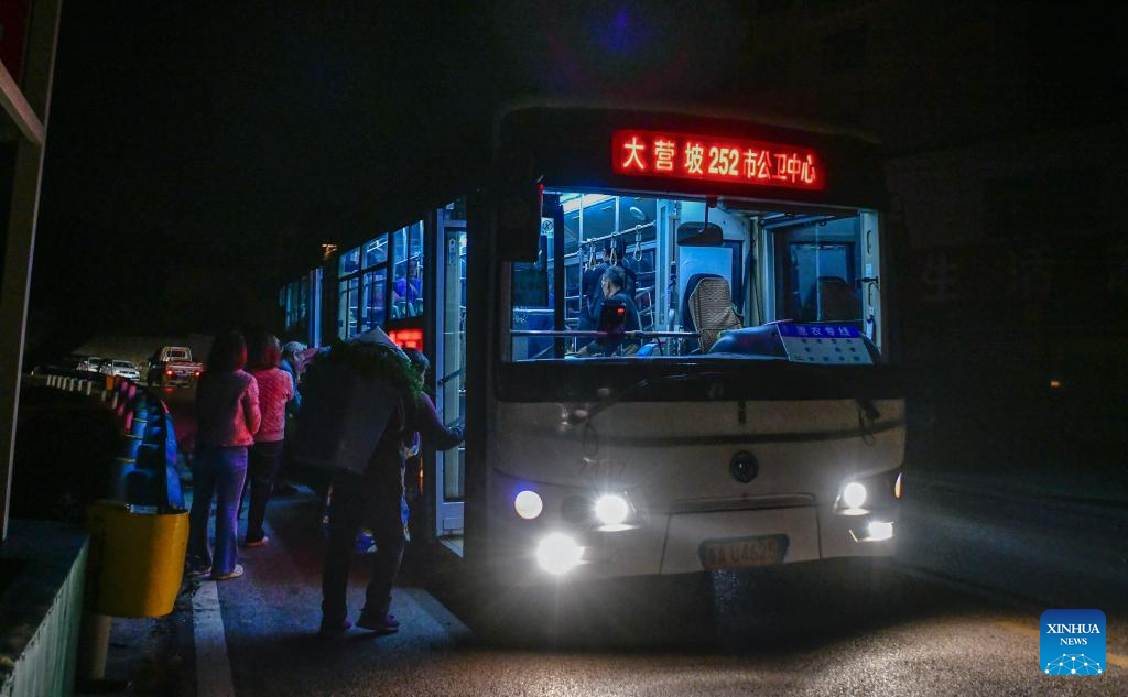 Special bus line helps villagers sell agricultural products in Guizhou