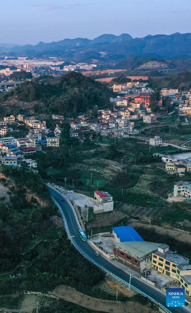 Special bus line helps villagers sell agricultural products in Guizhou