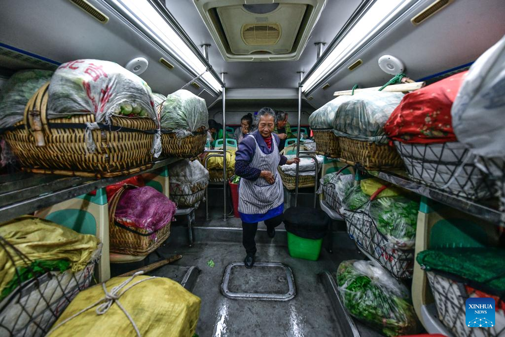 Special bus line helps villagers sell agricultural products in Guizhou