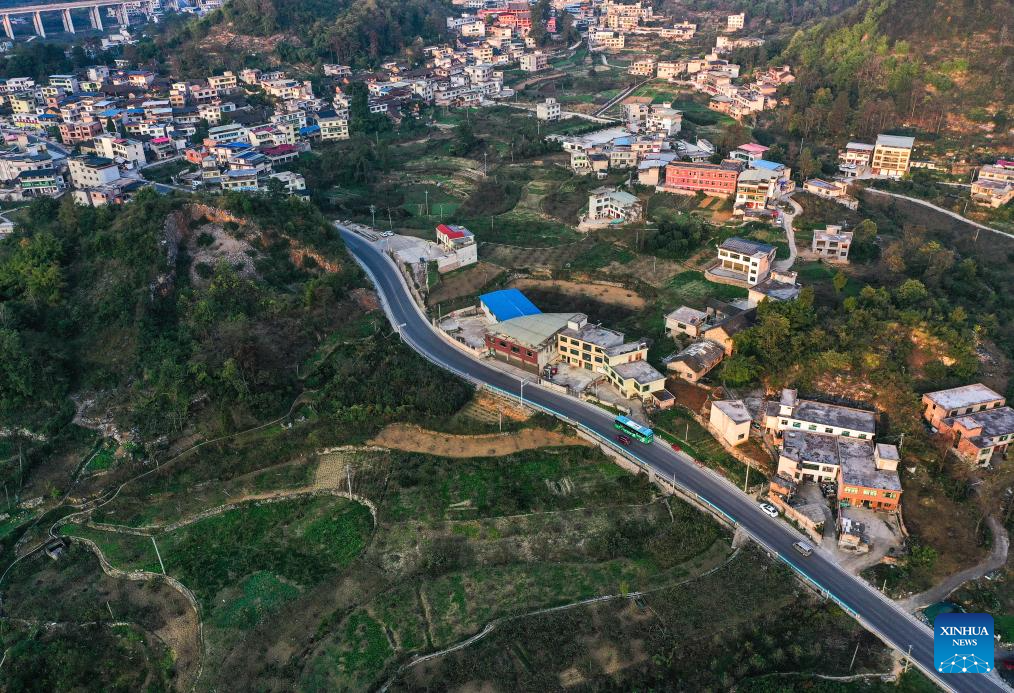 Special bus line helps villagers sell agricultural products in Guizhou