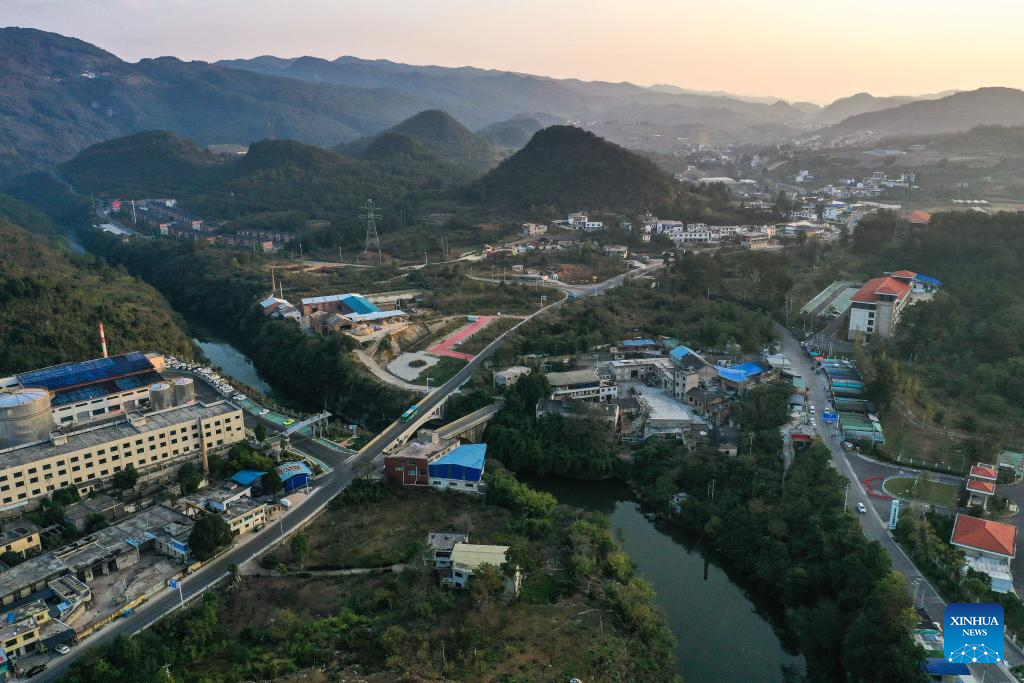 Special bus line helps villagers sell agricultural products in Guizhou