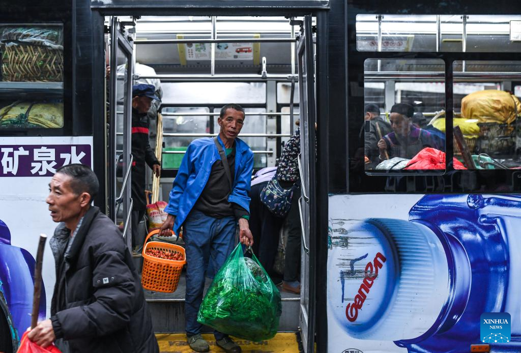 Special bus line helps villagers sell agricultural products in Guizhou