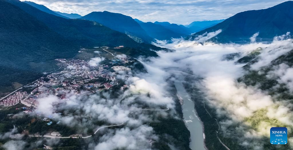 Sea of clouds seen in Medog County, SW China's Xizang