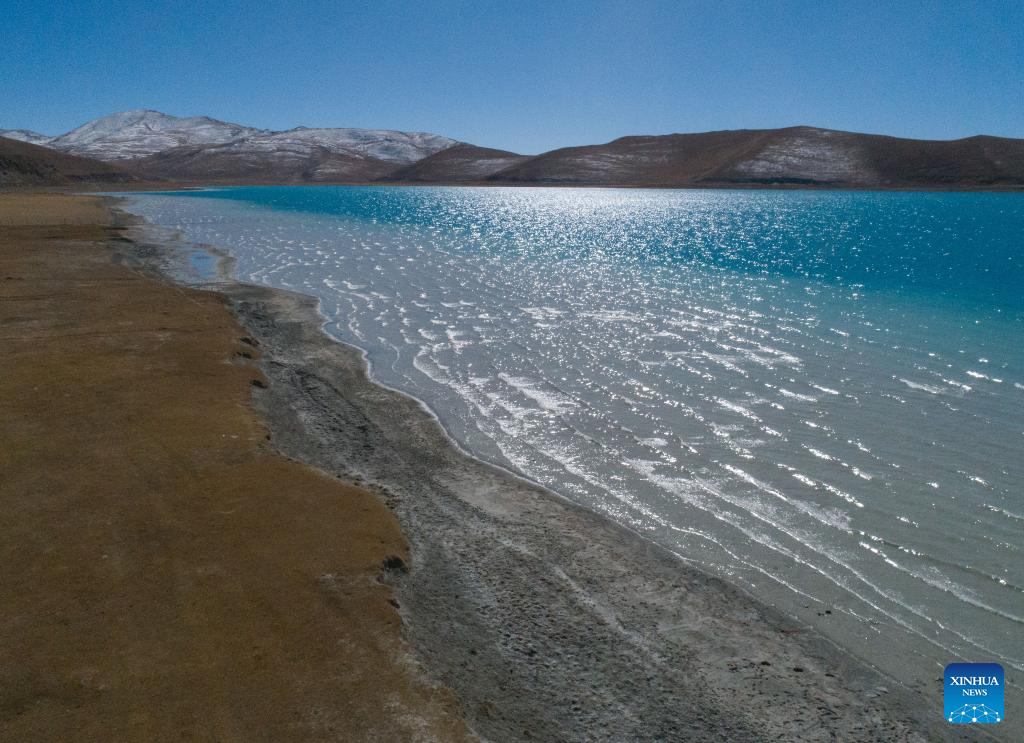 Scenery of Yamzbog Yumco Lake in China's Xizang