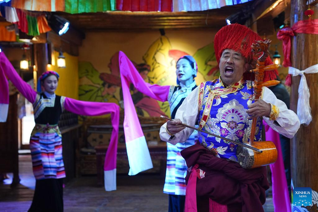 Tibetan craftsmen on western Sichuan plateau