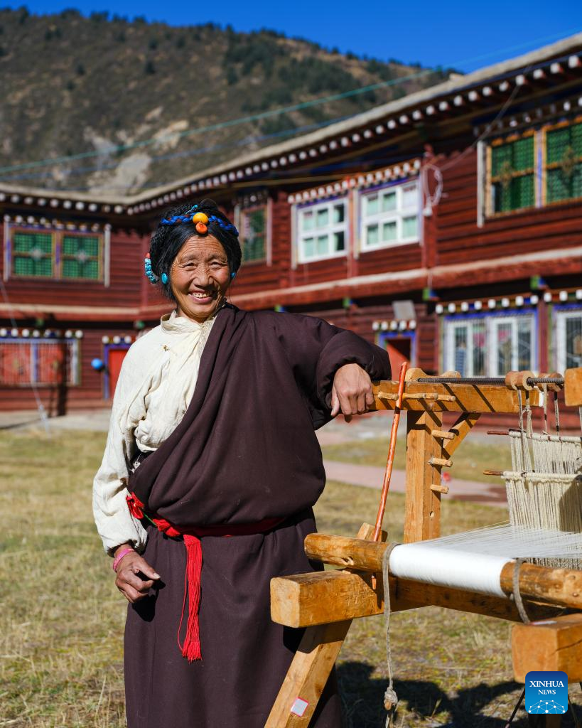 Tibetan craftsmen on western Sichuan plateau