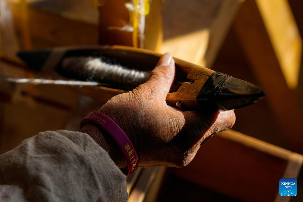 Tibetan craftsmen on western Sichuan plateau