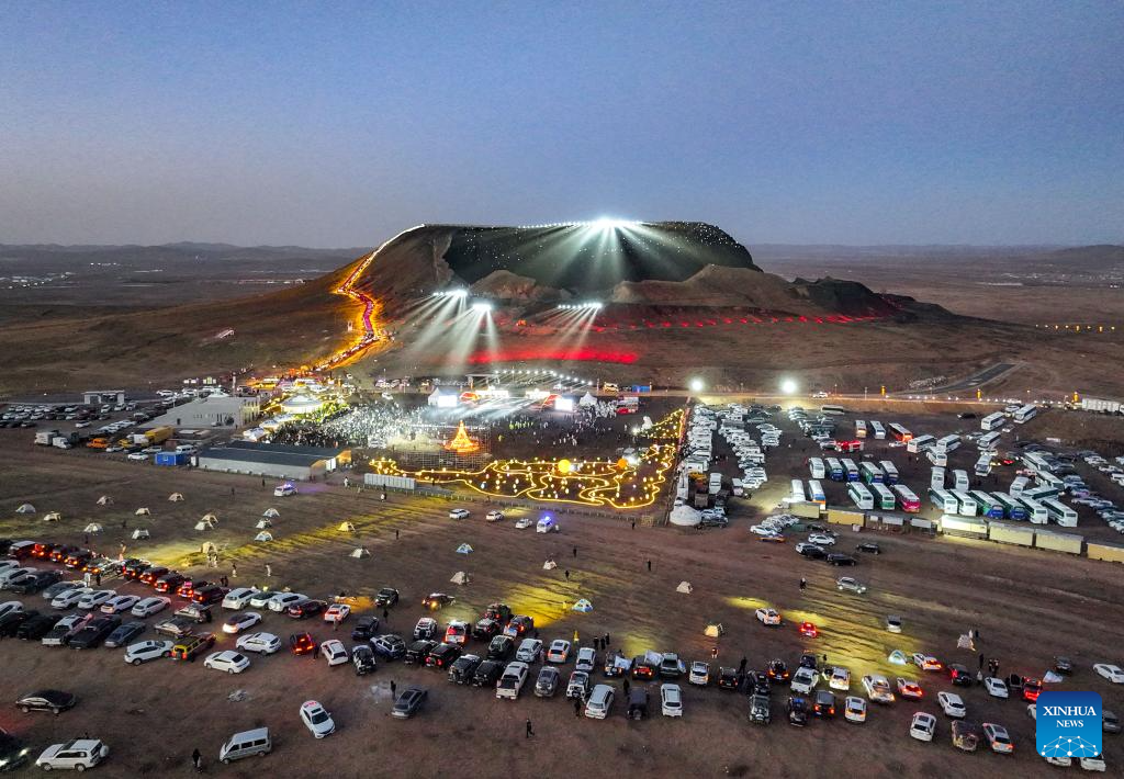 Tourism festival themed on ice and snow opens in China's Inner Mongolia