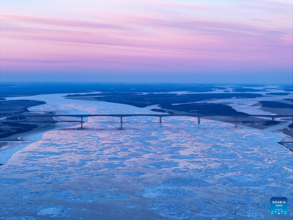 In pics: drifting ice in various sections of Songhua River